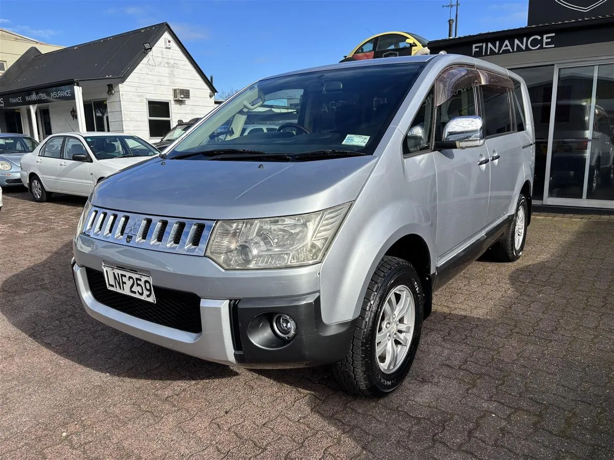 2011 Mitsubishi Delica D5