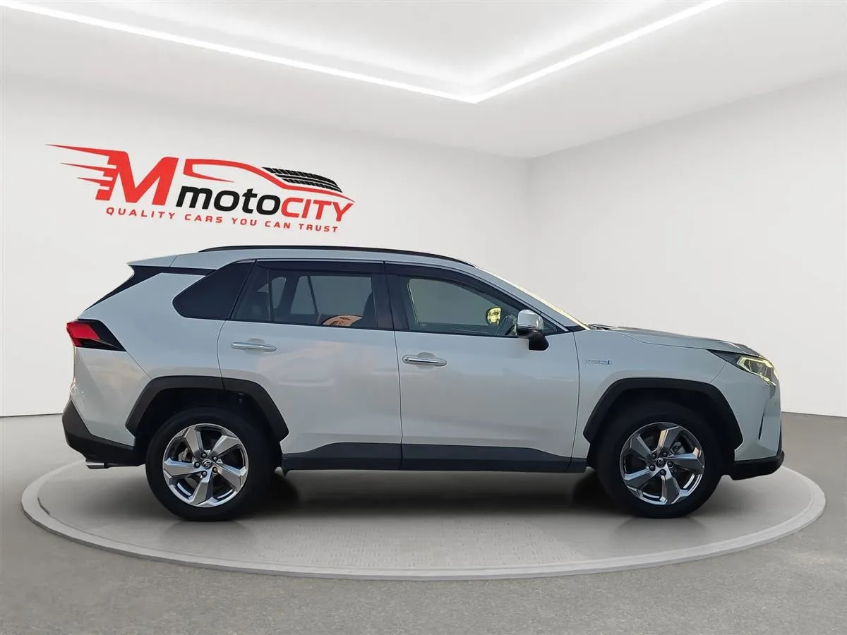 2019 Toyota RAV4 , G Pack, Leather Heated Seats, Radar Cruise, photo 2 of 20