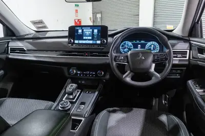 2022 Mitsubishi Outlander LS PHEV photo 33