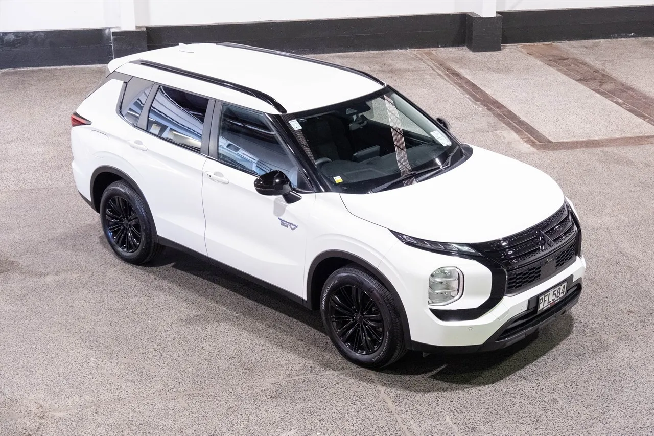 2022 Mitsubishi Outlander LS PHEV