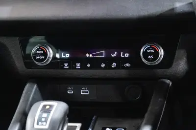 2022 Mitsubishi Outlander LS PHEV photo 36