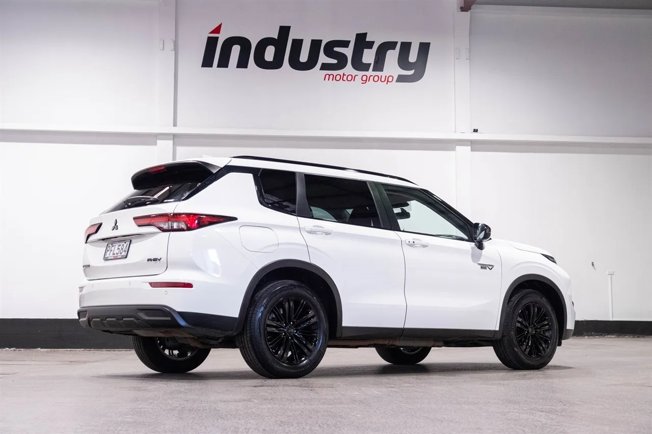 2022 Mitsubishi Outlander LS PHEV