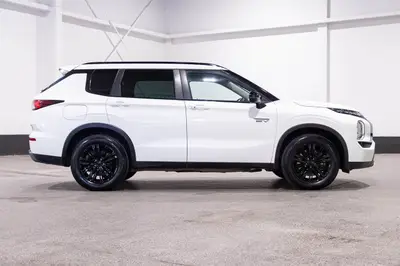 2022 Mitsubishi Outlander LS PHEV photo 15