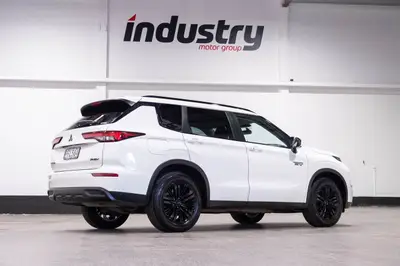 2022 Mitsubishi Outlander LS PHEV photo 7