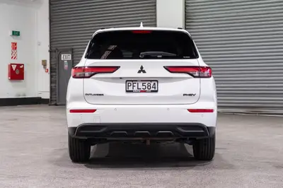 2022 Mitsubishi Outlander LS PHEV photo 16