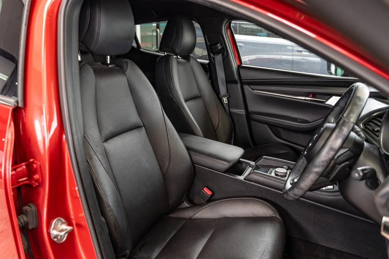 2019 Mazda 3 END OF Month Special - Hybrid top spec