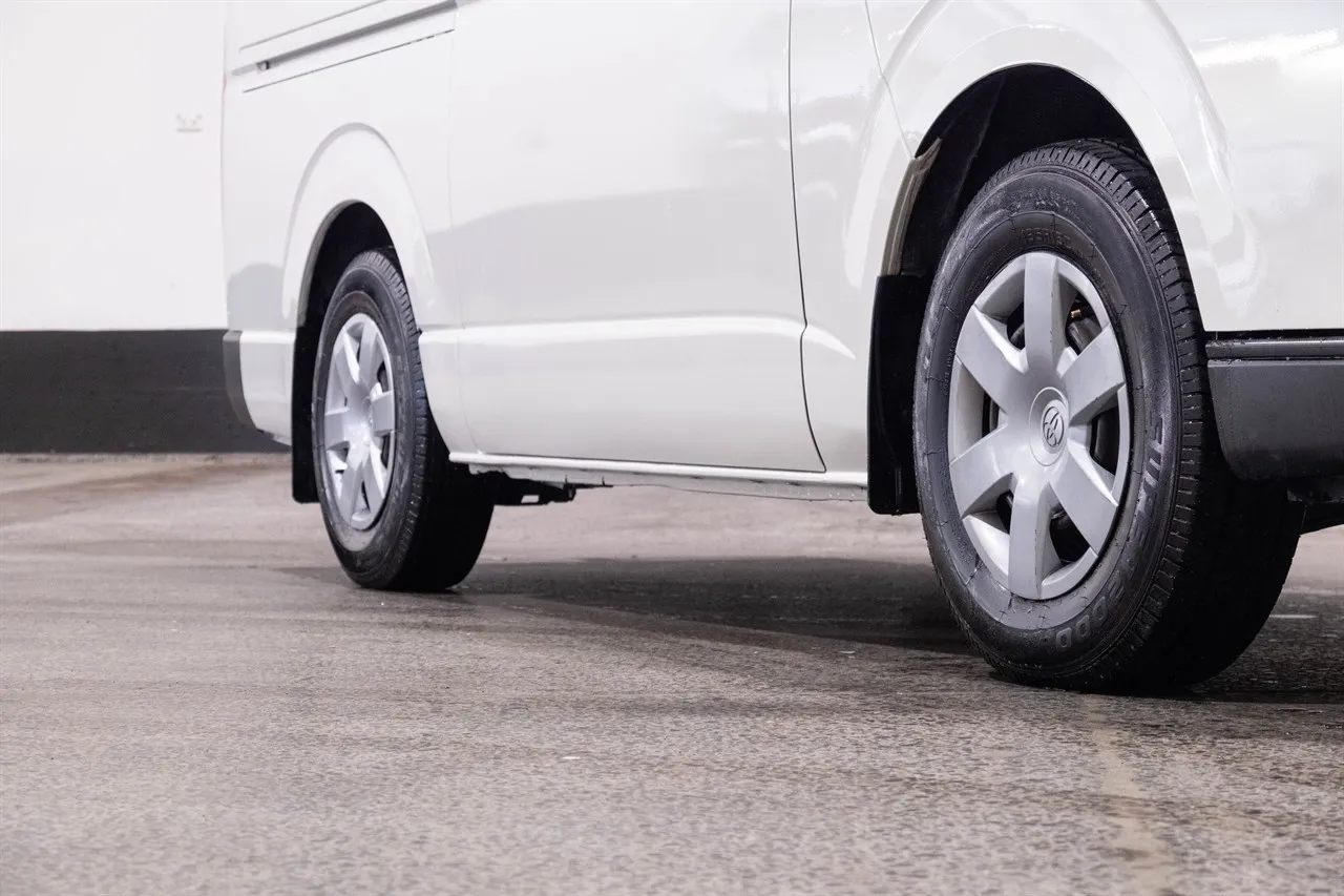 2015 Toyota Hiace ZL 3.0D 5MT