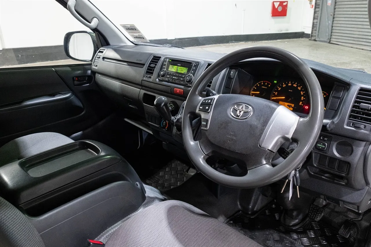 2015 Toyota Hiace ZL 3.0D 5MT