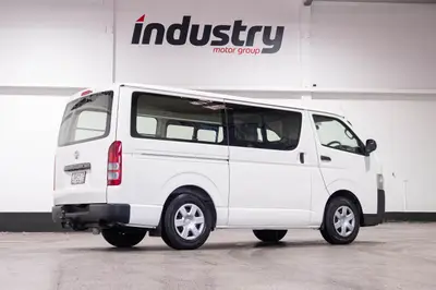 2015 Toyota Hiace ZL 3.0D 5MT photo 7