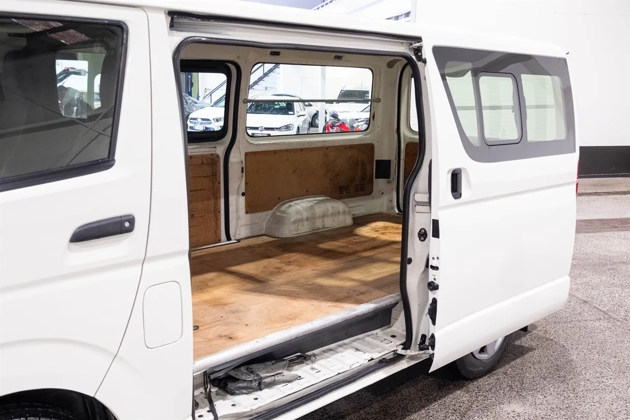 2015 Toyota Hiace ZL 3.0D 5MT