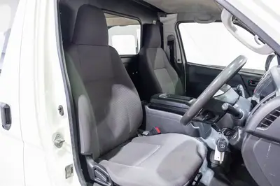 2015 Toyota Hiace ZL 3.0D 5MT photo 33