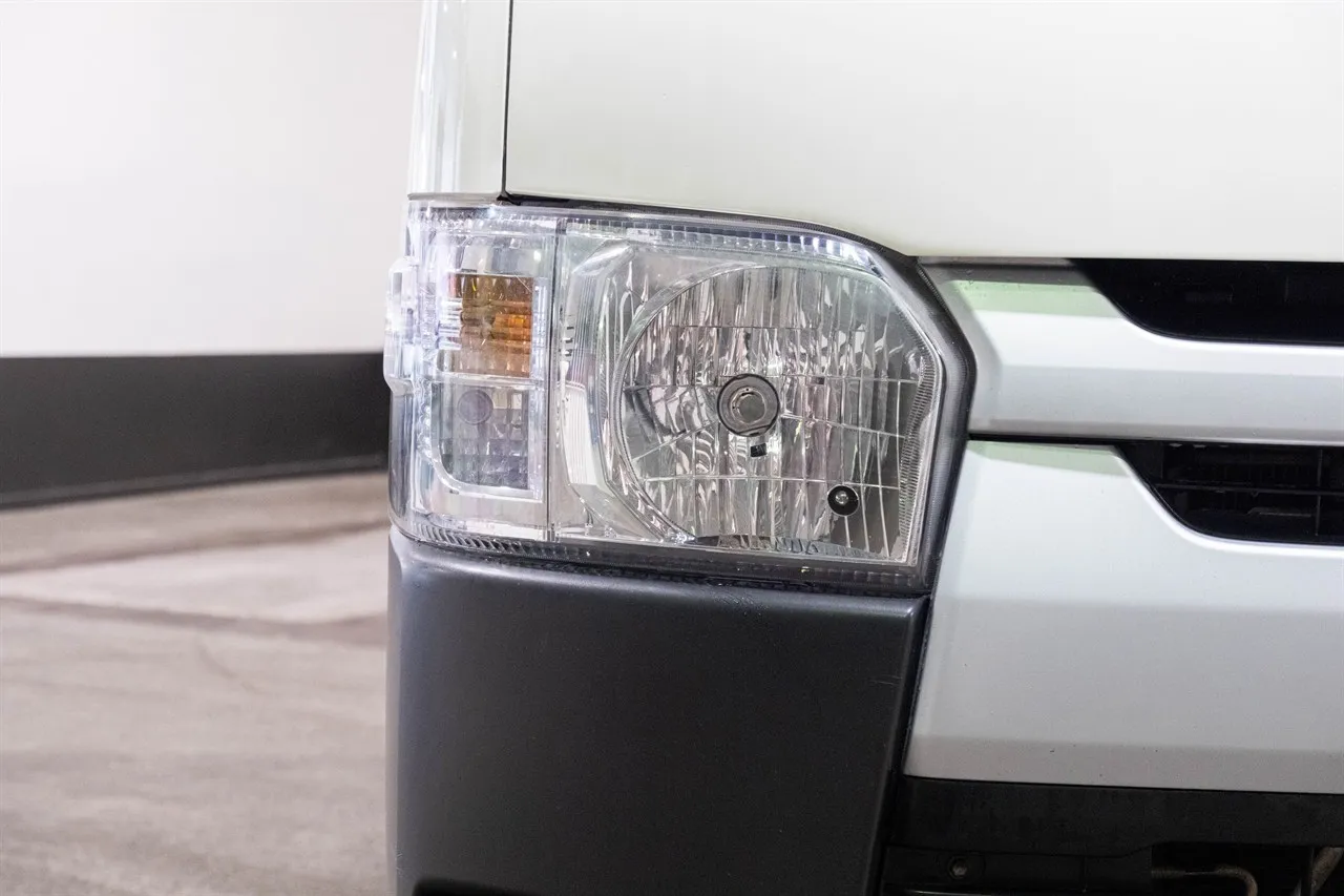 2015 Toyota Hiace ZL 3.0D 5MT