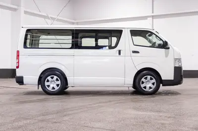 2015 Toyota Hiace ZL 3.0D 5MT photo 15