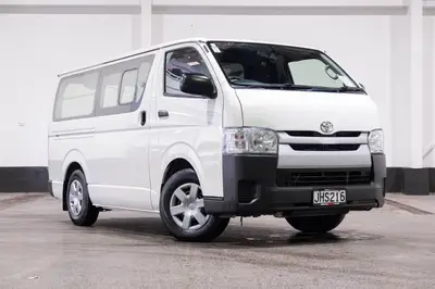 2015 Toyota Hiace ZL 3.0D 5MT photo 2