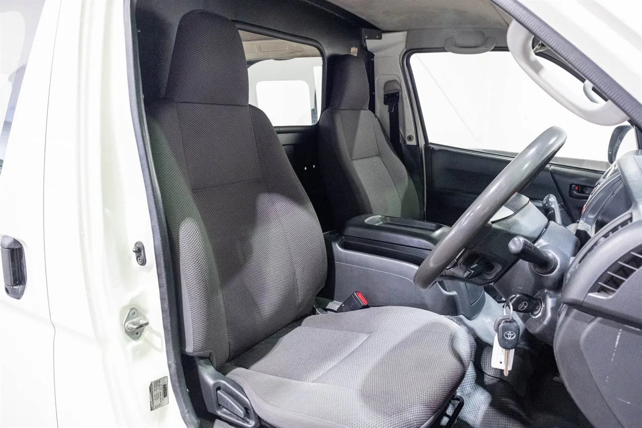 2015 Toyota Hiace ZL 3.0D 5MT