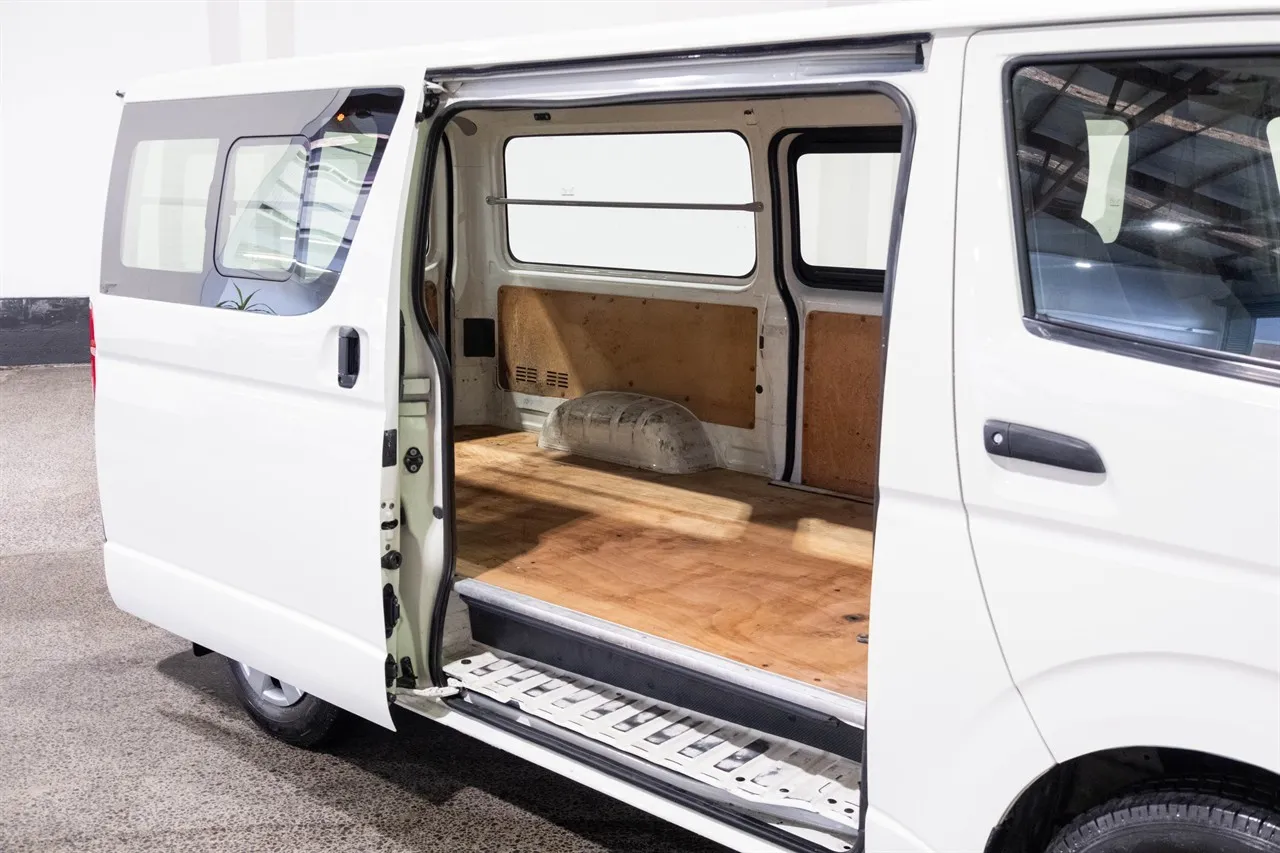 2015 Toyota Hiace ZL 3.0D 5MT