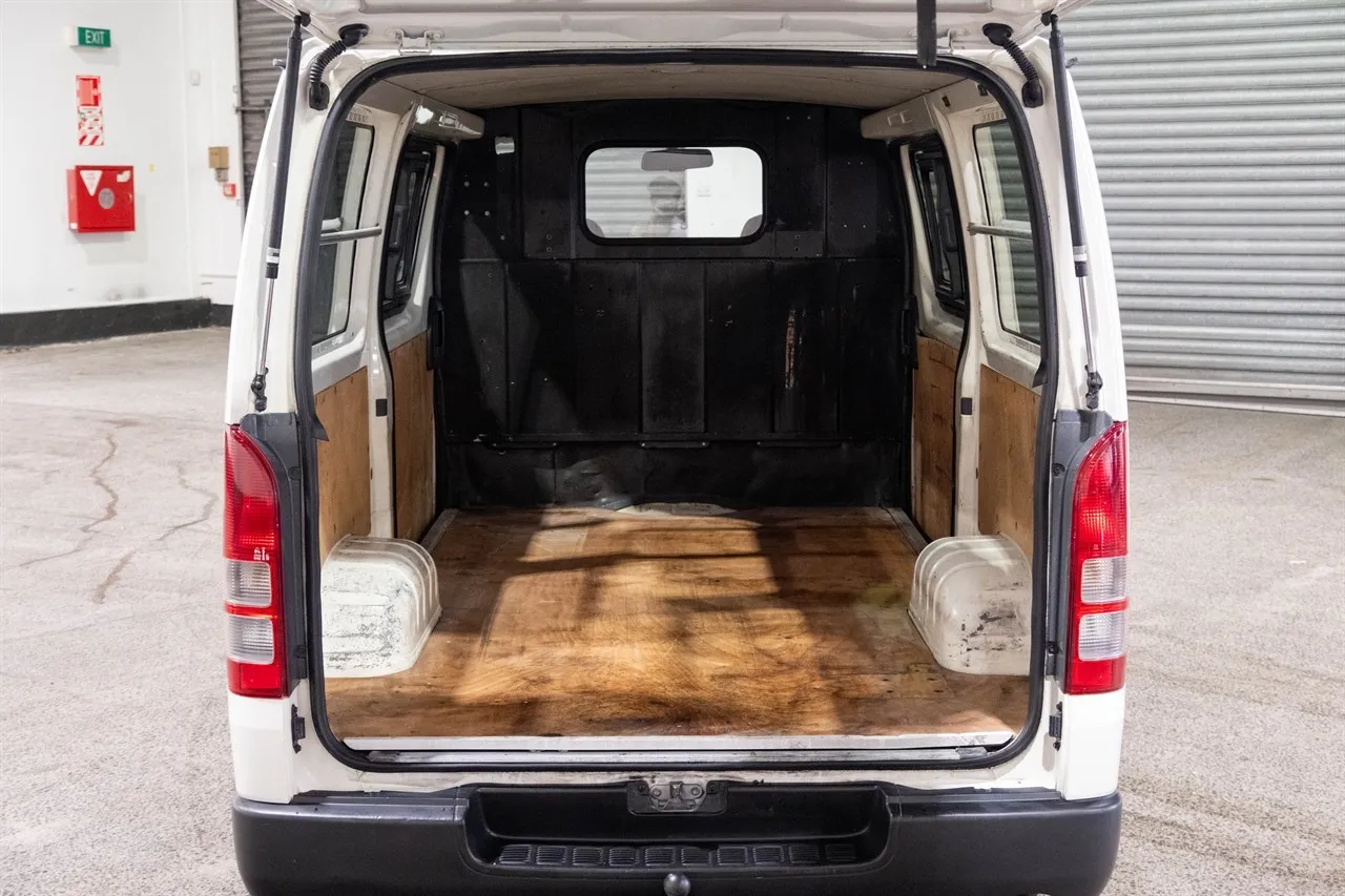 2015 Toyota Hiace ZL 3.0D 5MT