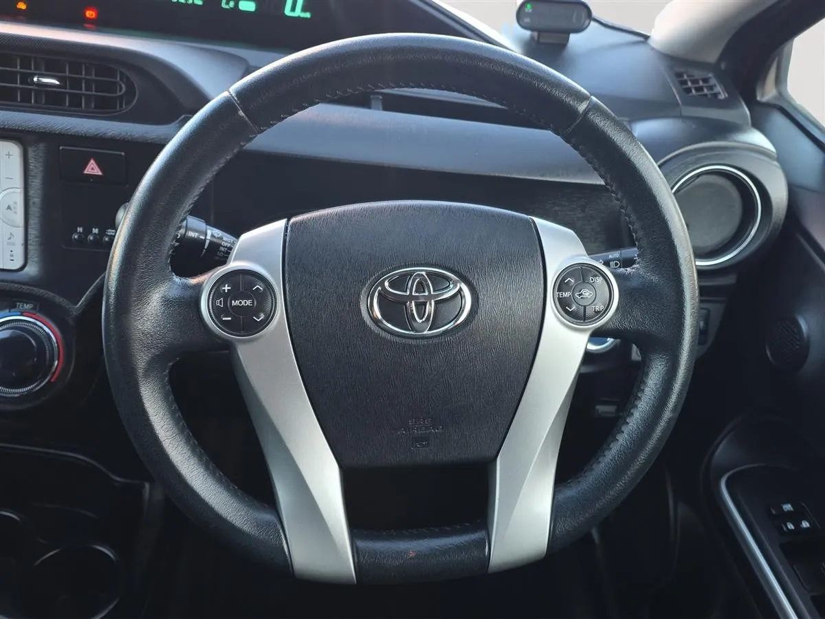 2013 Toyota Aqua Push Start, Leather Seats,