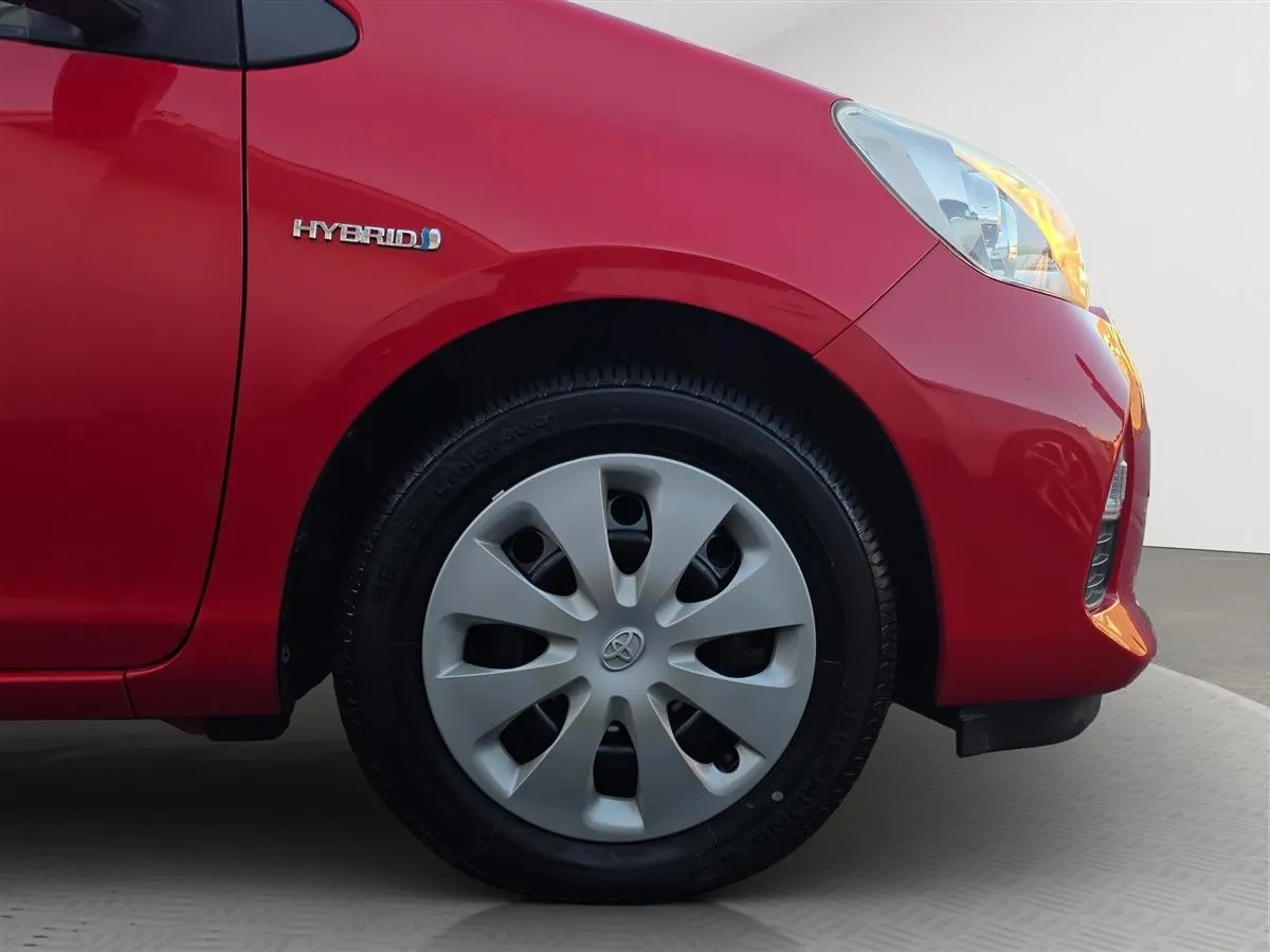 2013 Toyota Aqua Push Start, Leather Seats,