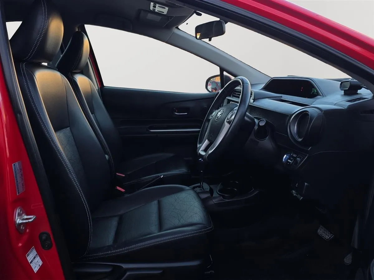 2013 Toyota Aqua Push Start, Leather Seats,