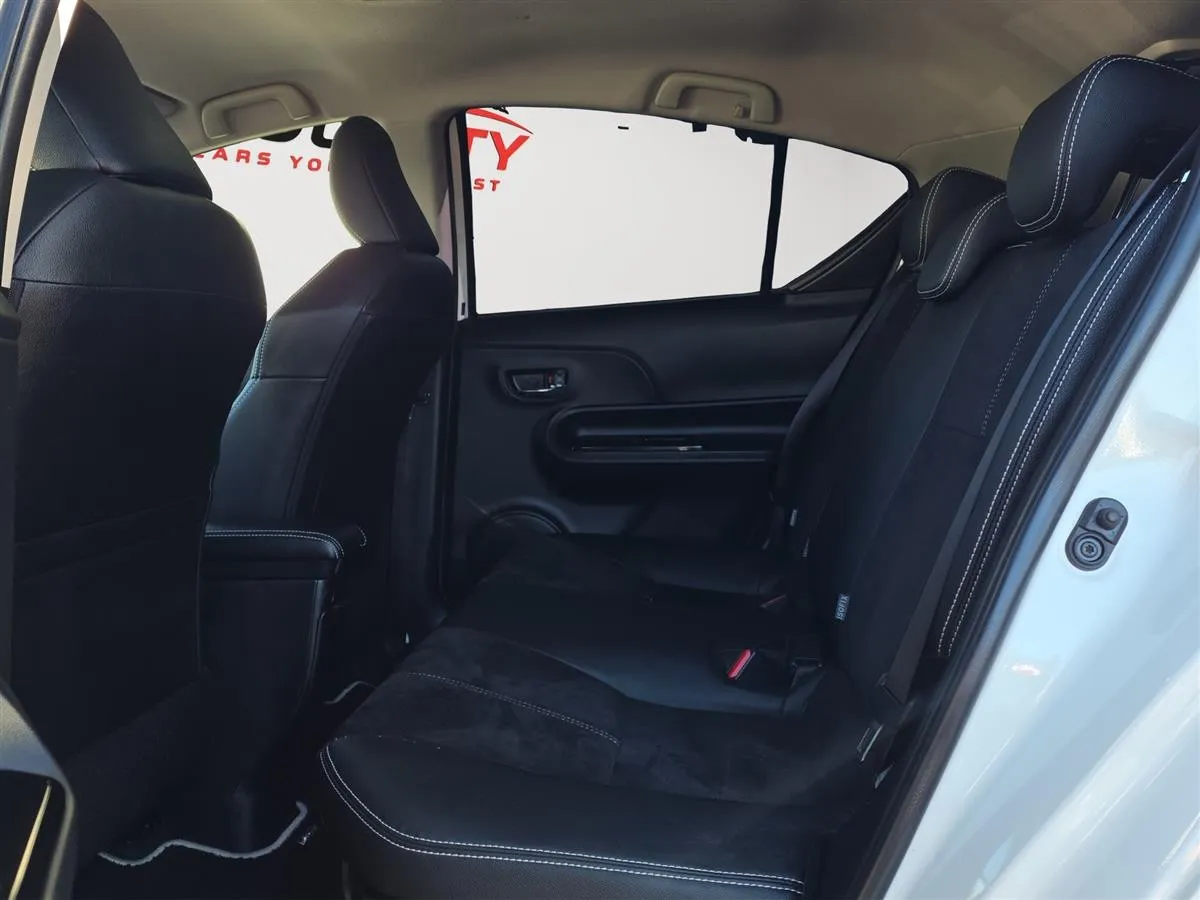 2016 Toyota Aqua GS Sport, Half leather seats