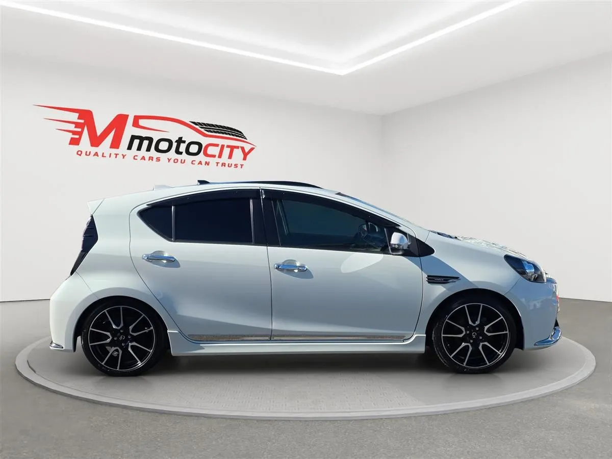 2016 Toyota Aqua GS Sport, Half leather seats