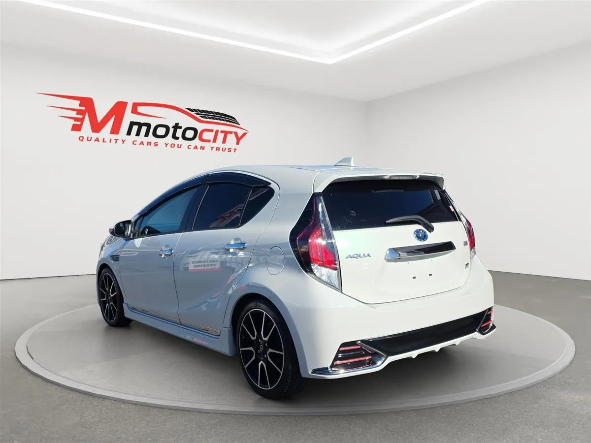 2016 Toyota Aqua GS Sport, Half leather seats