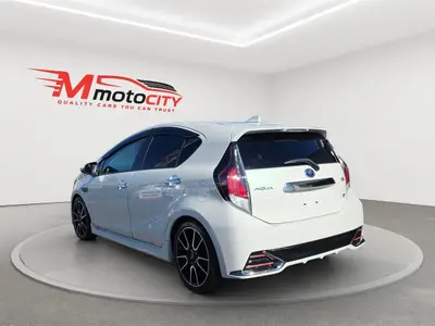 2016 Toyota Aqua GS Sport, Half leather seats photo 5