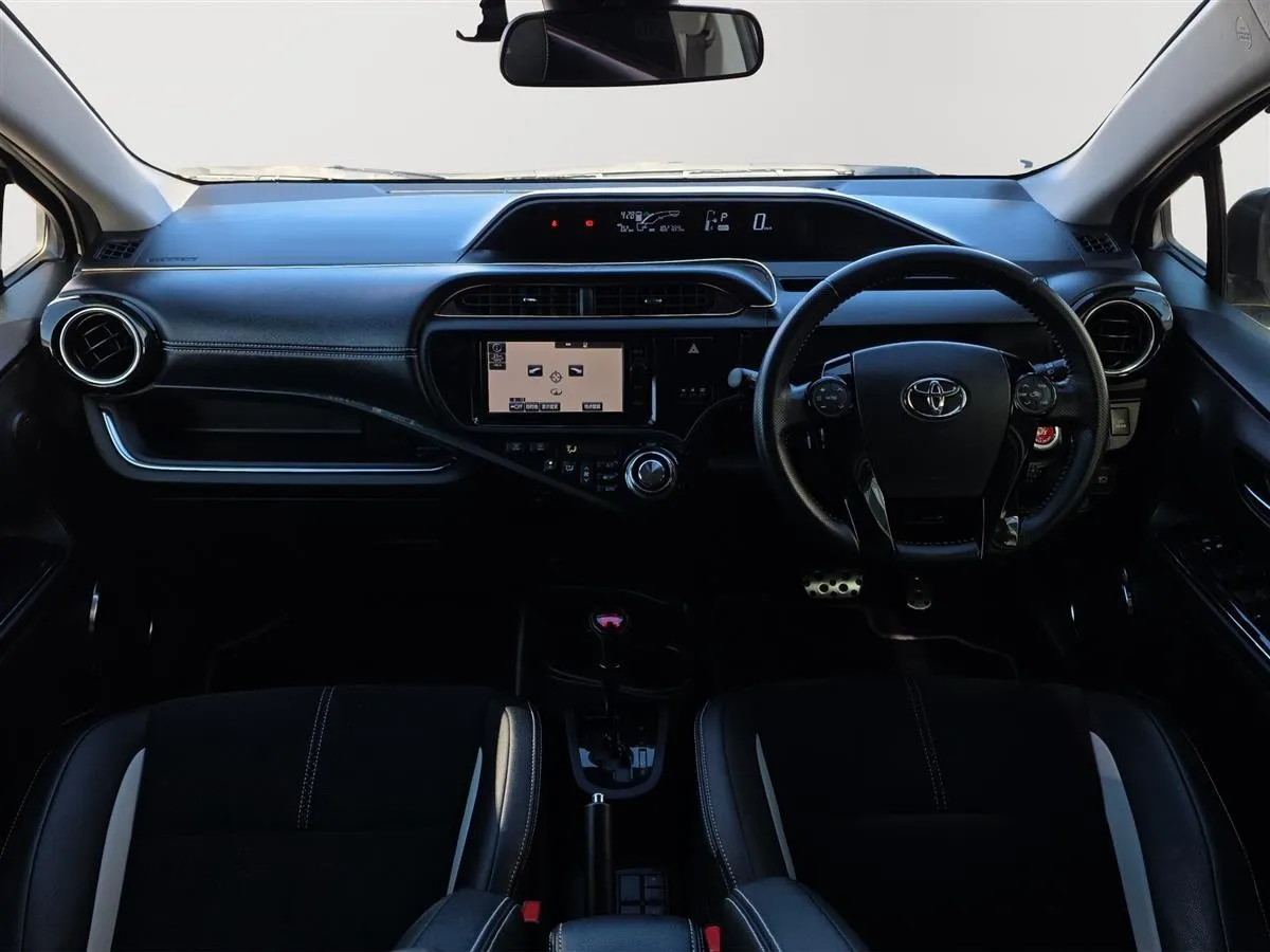 2016 Toyota Aqua GS Sport, Half leather seats