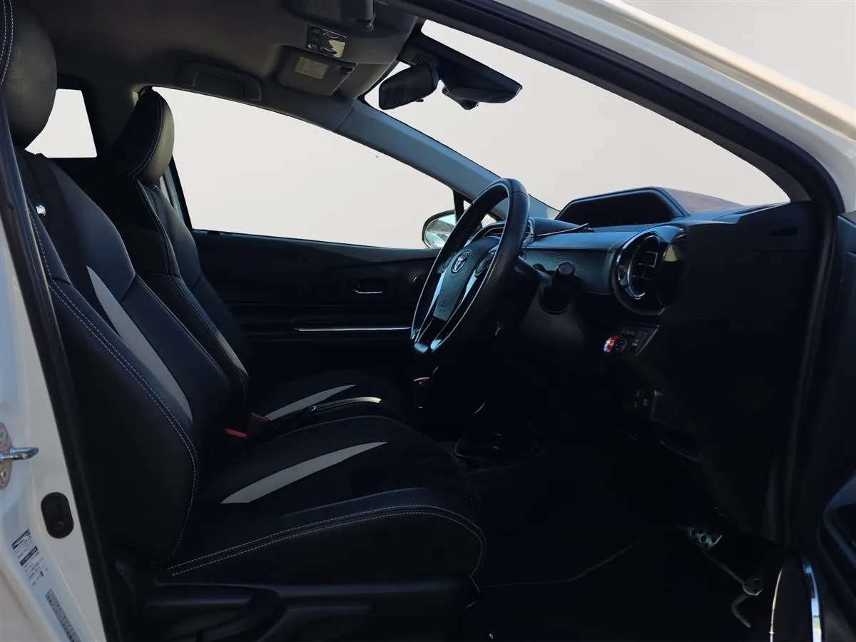 2016 Toyota Aqua GS Sport, Half leather seats