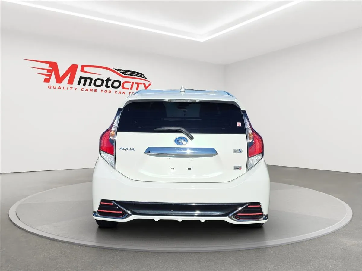 2016 Toyota Aqua GS Sport, Half leather seats