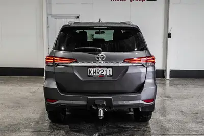 2017 Toyota Fortuner GXL 7S photo 9