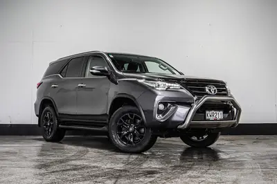2017 Toyota Fortuner GXL 7S photo 1