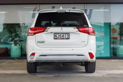 2021 Mitsubishi Outlander XLS PHEV 2.4 4WD NZ photo 8