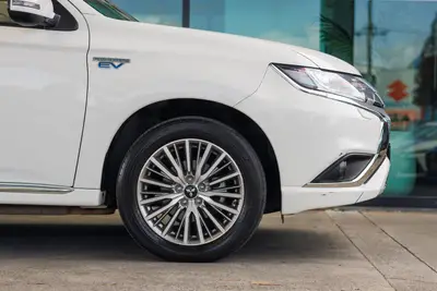 2021 Mitsubishi Outlander XLS PHEV 2.4 4WD NZ photo 12