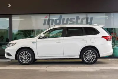 2021 Mitsubishi Outlander XLS PHEV 2.4 4WD NZ photo 7