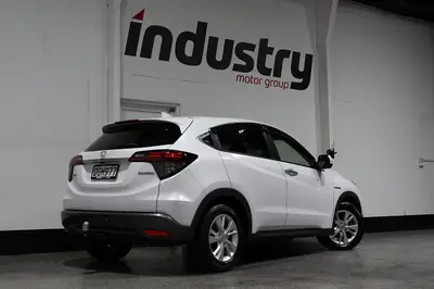 2018 Honda Vezel Hybrid X Sensing photo 2