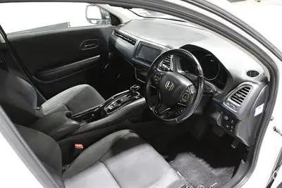 2018 Honda Vezel Hybrid X Sensing photo 18