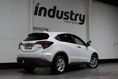 2018 Honda Vezel Hybrid X Sensing photo 17