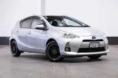 2013 Toyota Aqua G Spec photo 1