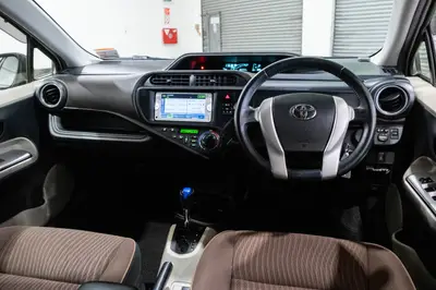 2013 Toyota Aqua G Spec photo 34