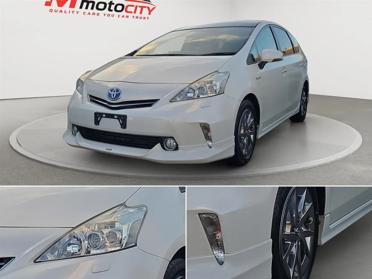 2014 Toyota Prius Alpha S, Panoramic dual roof Station