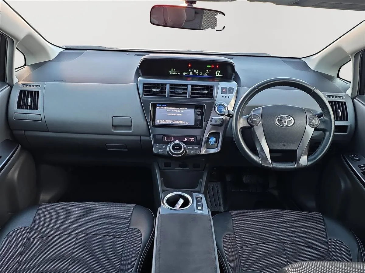 2014 Toyota Prius Alpha S, Panoramic dual roof Station