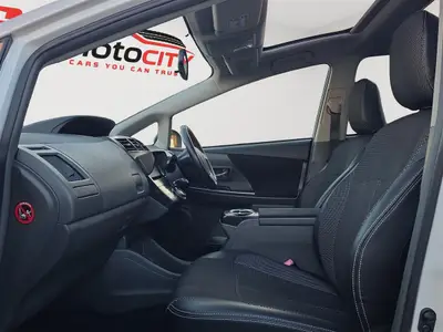 2014 Toyota Prius Alpha S, Panoramic dual roof Station photo 16