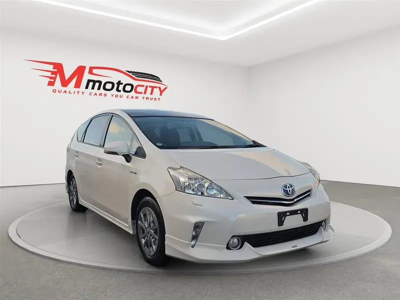 2014 Toyota Prius Alpha S, Panoramic dual roof Station