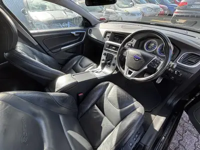 2012 Volvo V60 R-Design Station photo 8