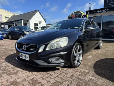 2012 Volvo V60 R-Design Station photo 2