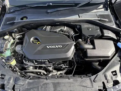 2012 Volvo V60 R-Design Station photo 10