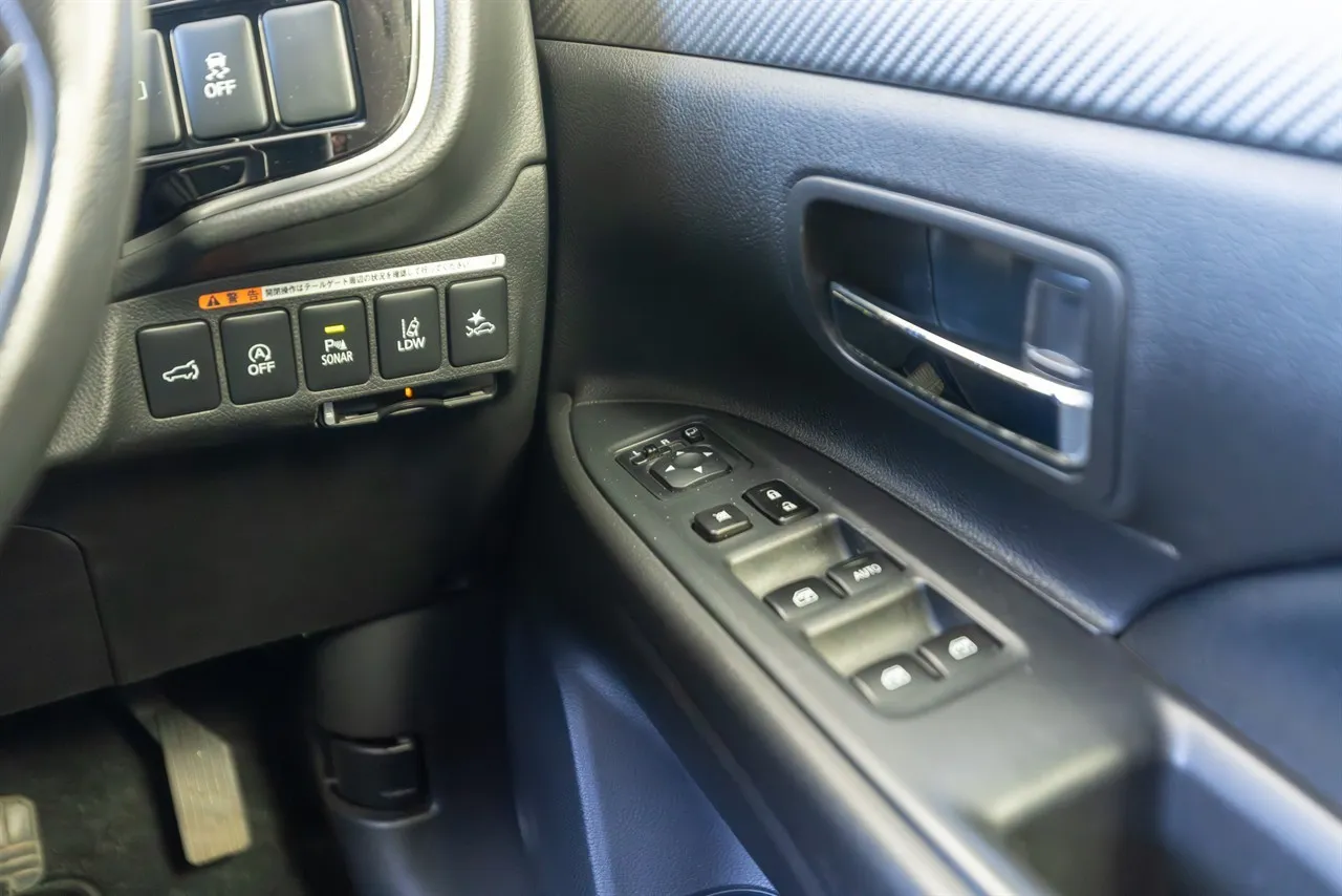 2017 Mitsubishi Outlander 7 Seater High Spec