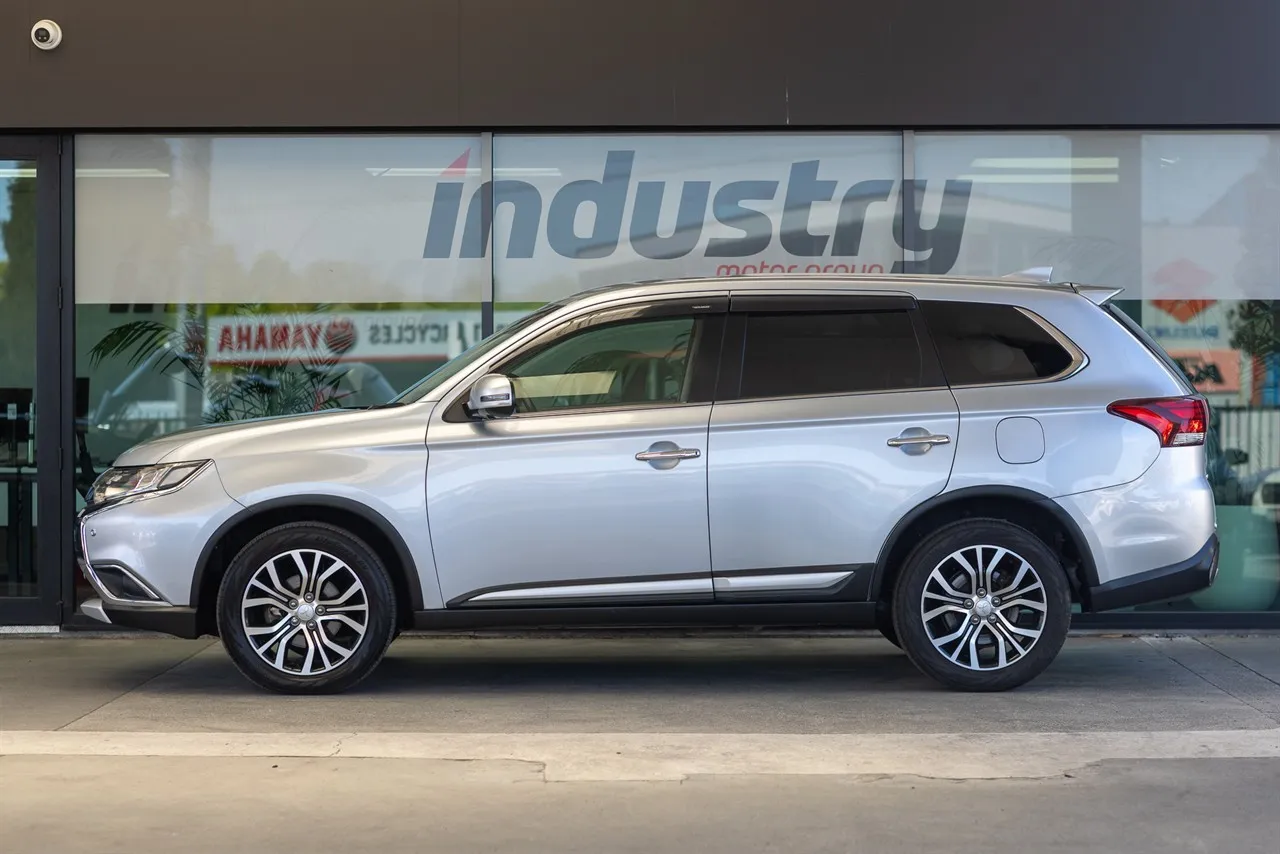 2017 Mitsubishi Outlander 7 Seater High Spec